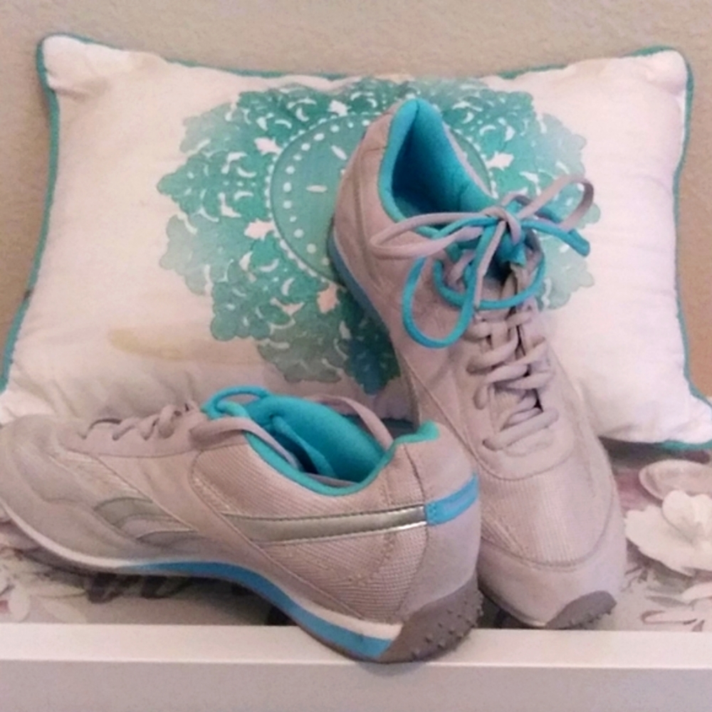 Classic Women's Reebok - Picture 8 of 8